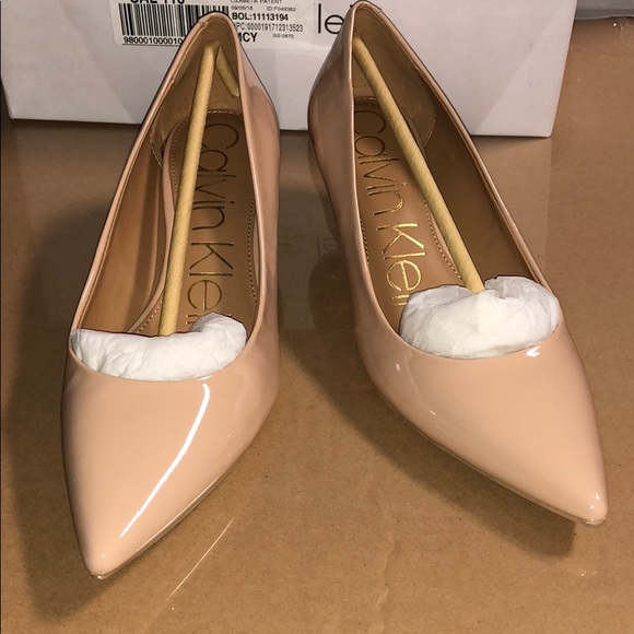 Calvin Klein Shoes - Calvin Klein  Womens Luka Leather Pumps  7.5 M